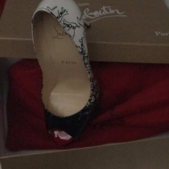 Christian Louboutin red bottom - Picture 2 of 5
